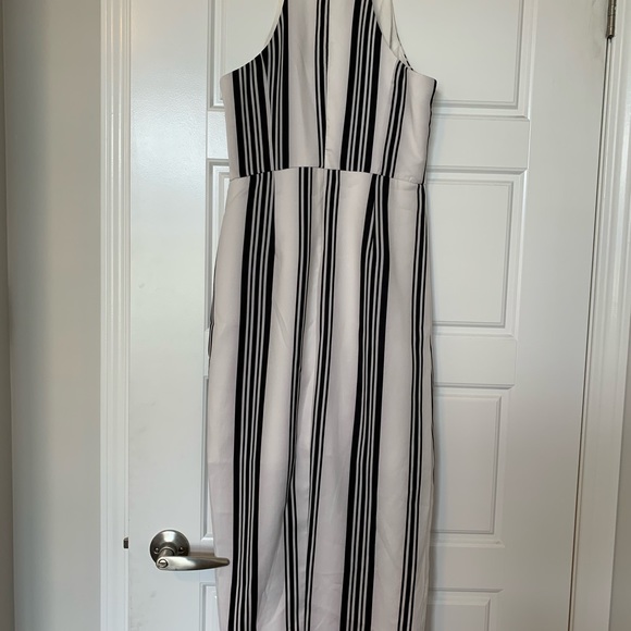 White and Black Dress with Middle Slit - Picture 2 of 2